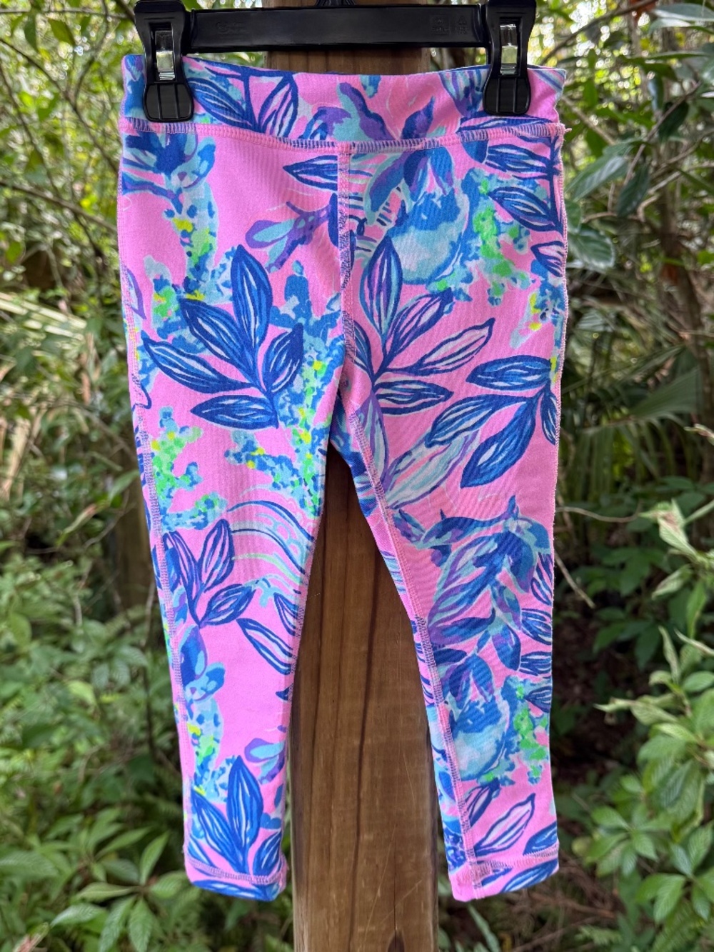 Lilly Pulitzer girls Mini Weekender luxetic leggings in Just a Lil Jelly